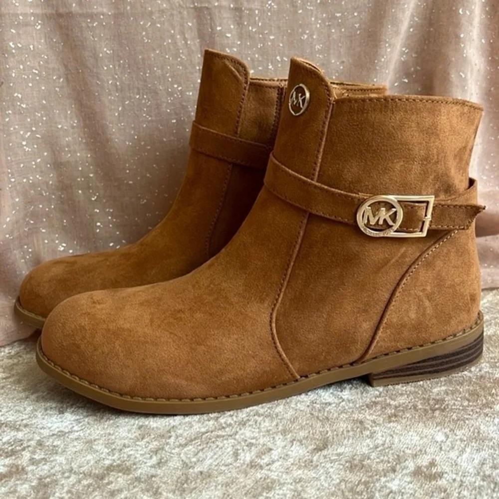 Brand New Michael Kors Ankle Bootie Zip Up Boots Round Toe Tan Gold Tone Accents